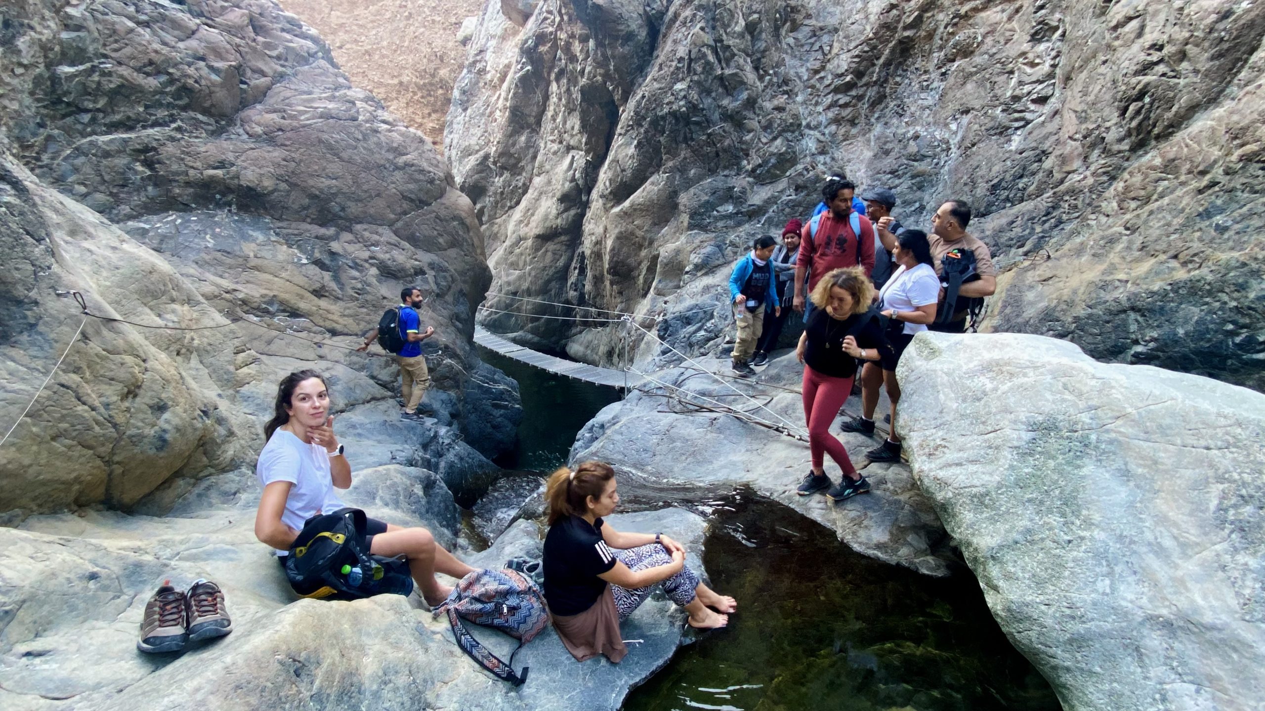 Wadi Al Hora : A Hike to Natural Spring in Oman territory Inside UAE (Lets Swim)